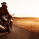 Descubre los accesorios imprescindibles para tu moto deportiva