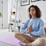 Reduce estrés y ansiedad con yoga: beneficios de la respiración consciente