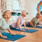 Yoga para personas mayores: promoviendo el bienestar y la salud