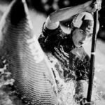 Descubre la adrenalina del kayaking de aguas bravas extremas
